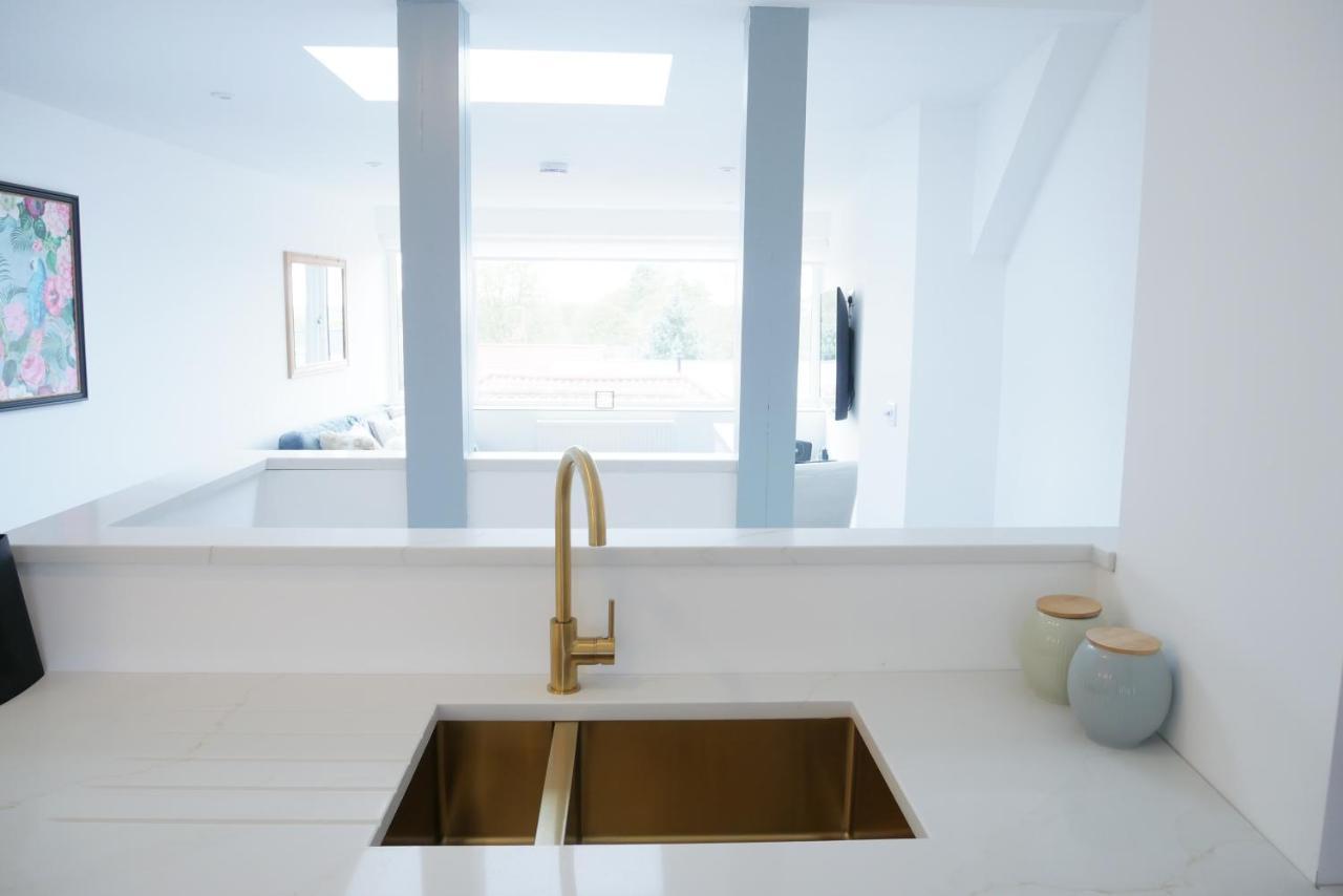 Sunset View, 2 Bedrooms In The Heart Of Holt With Parking Экстерьер фото
