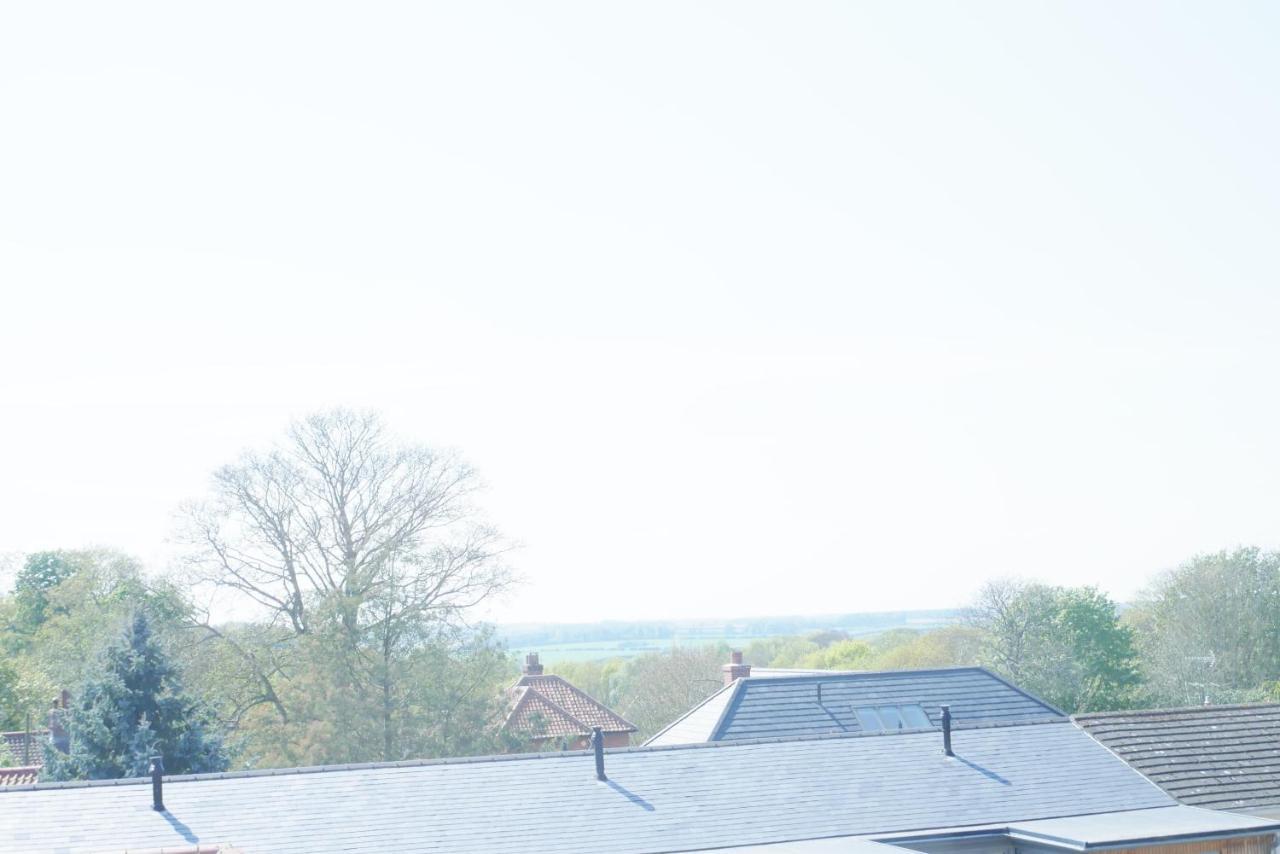Sunset View, 2 Bedrooms In The Heart Of Holt With Parking Экстерьер фото